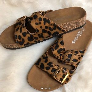 Leopard print sandals! 🐆